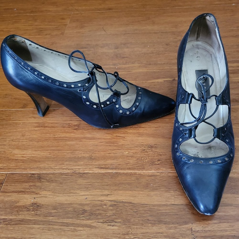 Bally navy leather lace up pump size 8